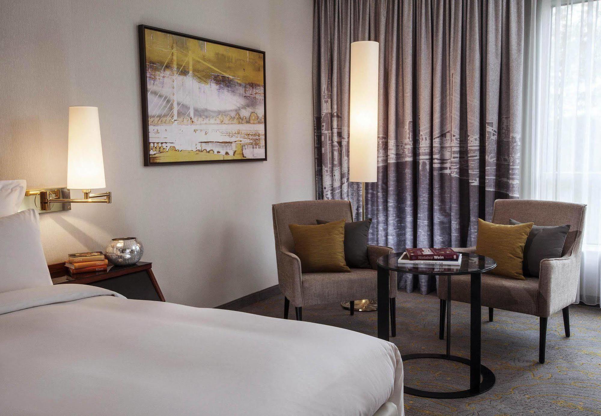 Renaissance Duesseldorf Hotel Экстерьер фото